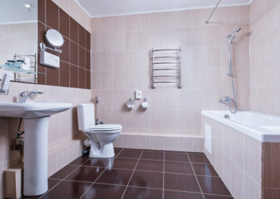 Ванная комната в 3 комнатном люксе санатория Казахстан Ессентуки - фотография