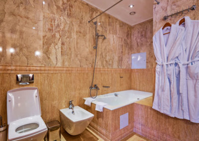 Ванная комната в номере Сюит 4 комнатный санатория Казахстан Ессентуки - фотография