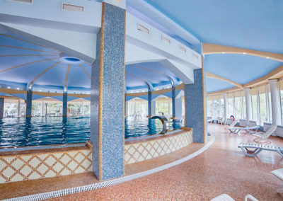 Зона отдыха в бассейне санатория Казахстан Ессентуки - фотография