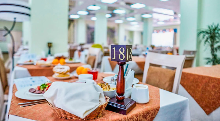 Обеденный зал санатория Казахстан Ессентуки - фотография