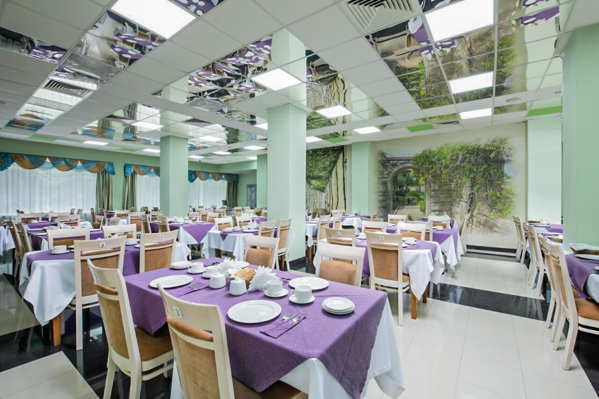 Обеденный зал санатория Казахстан Ессентуки - фотография