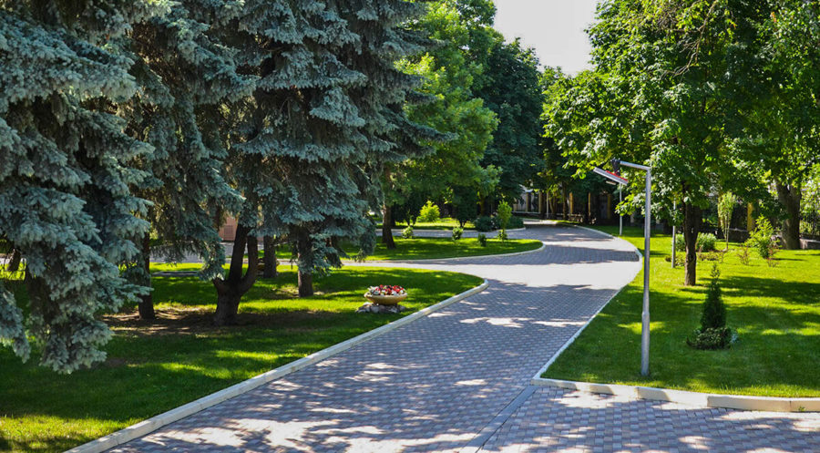 Территория санатория Казахстан Ессентуки - фотография