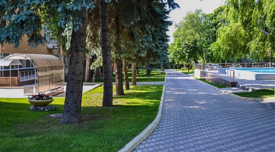 Территория санатория Казахстан Ессентуки - фотография