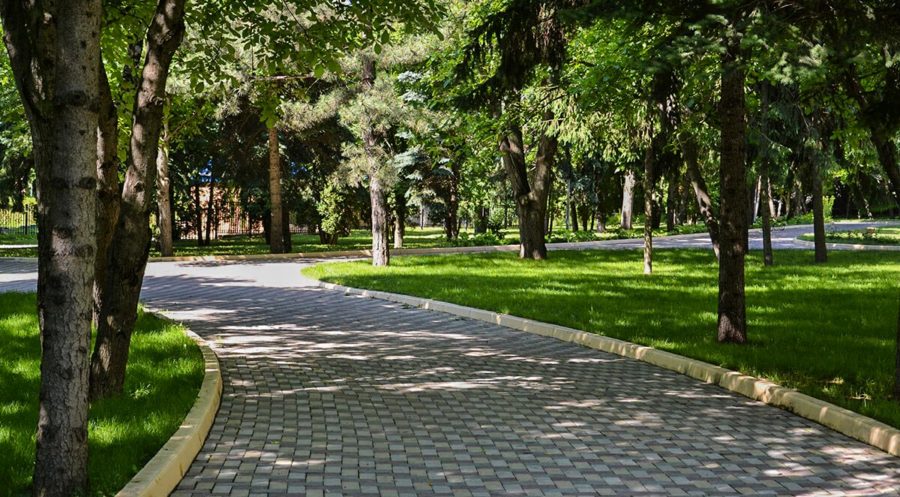 Территория санатория Казахстан Ессентуки - фотография