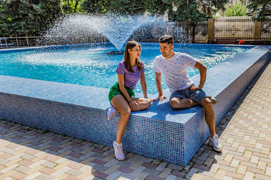 Отдыхающие на территории санатория Казахстан Ессентуки - фотография