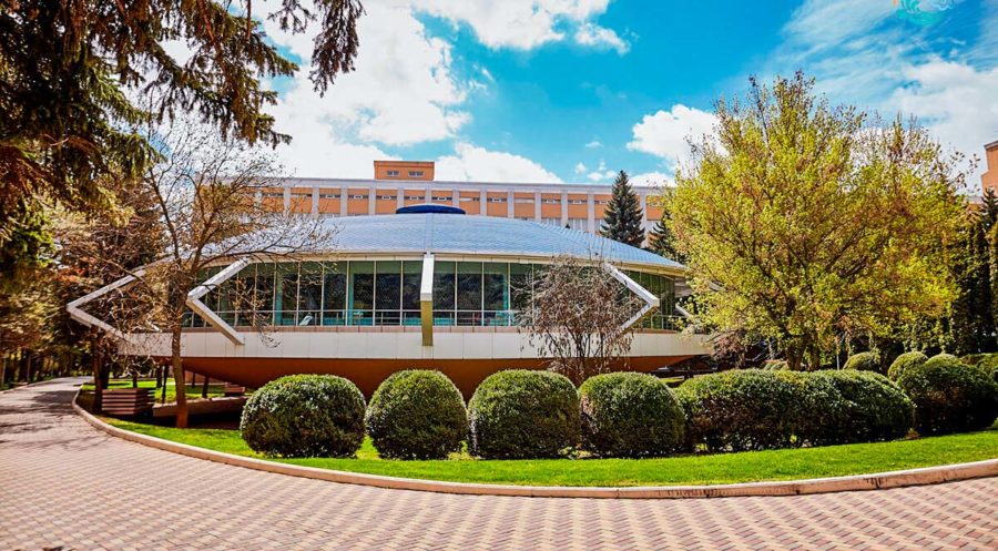 Обеденный зал санатория Казахстан Ессентуки - фотография